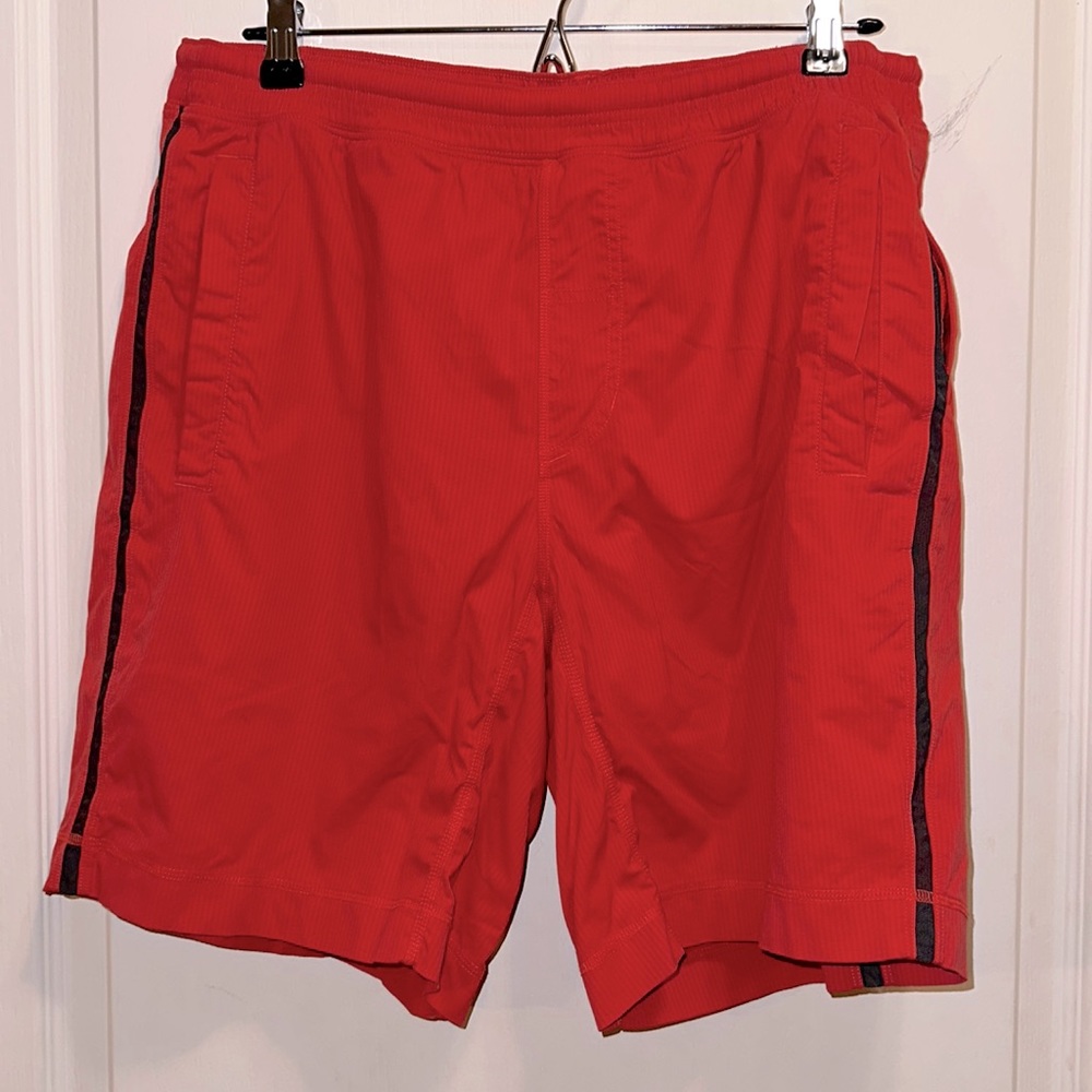 Men’s lined LuLulemon Shorts - Sz XL